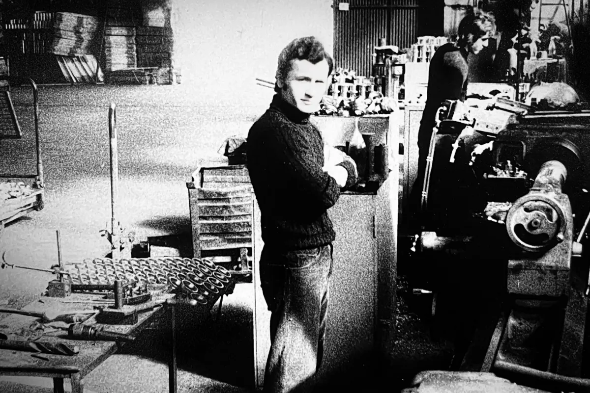 L’atelier mécanique de BOA dans les années 1970, photo d’époque en noir et blanc